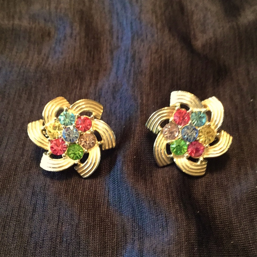 Vintage 1960’s Sarah Coventry Color Spray clip on